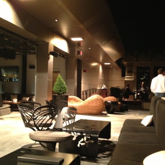 Foto tirada no(a) Stratus Rooftop Lounge por Joseph S. em 10/17/2012