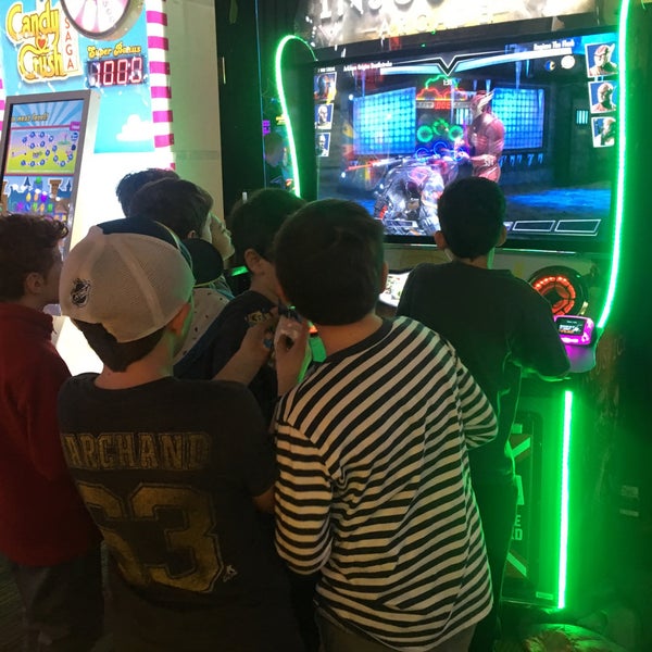 Photo taken at Dave &amp; Buster&#39;s by xina on 12/1/2018