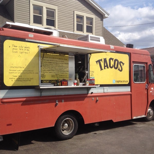 Foto tirada no(a) PGH Taco Truck por John D. em 3/15/2014