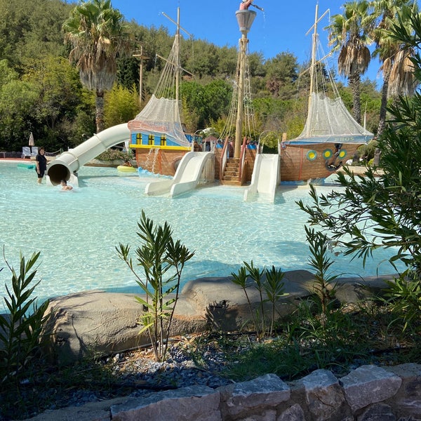 Çocuklu aileler ve her yaştan çocuklar için çok keyifli bir aqua park.