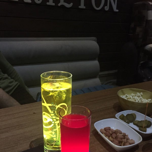 Das Foto wurde bei Kalyon Café von Pınar Ö. am 2/9/2018 aufgenommen