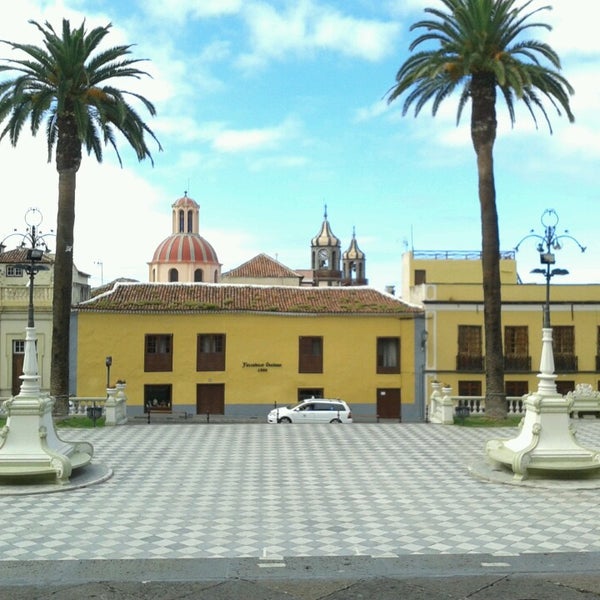 รูปภาพถ่ายที่ Ayuntamiento La Orotava โดย Escuela de Danza P. เมื่อ 10/14/2013