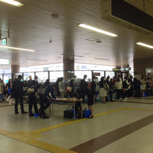Photos At 西宮北口駅 定期券発行窓口 Platform Photos At 西宮北口駅 定期券発行窓口 Platform