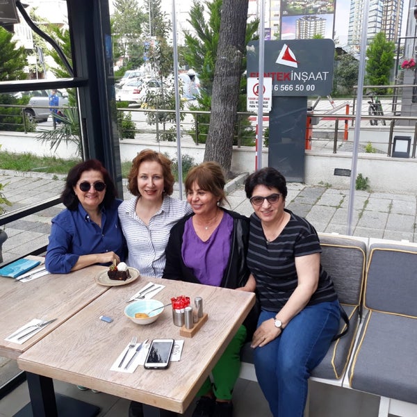 Foto diambil di Olio Brasserie oleh Ayşe B. pada 5/14/2019