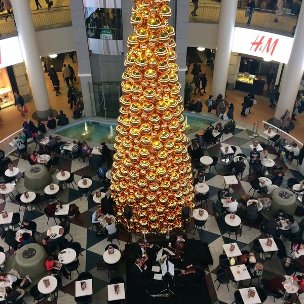 Foto scattata a Atrium Mall da Yumuko M. il 12/30/2014