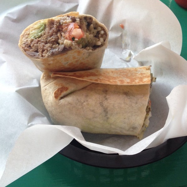 3/22/2014 tarihinde Sandy R.ziyaretçi tarafından Burritos Gorditos'de çekilen fotoğraf
