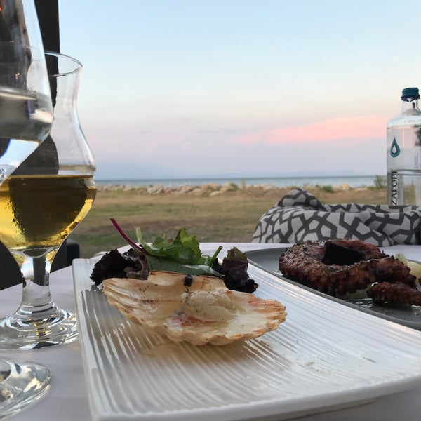 8/6/2021 tarihinde Йордан И.ziyaretçi tarafından Kalamatianos Seafood Restaurant'de çekilen fotoğraf
