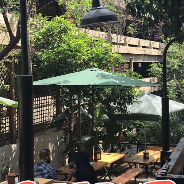 4/8/2018 tarihinde Ghadeer A.ziyaretçi tarafından Cafe Em Nazih'de çekilen fotoğraf