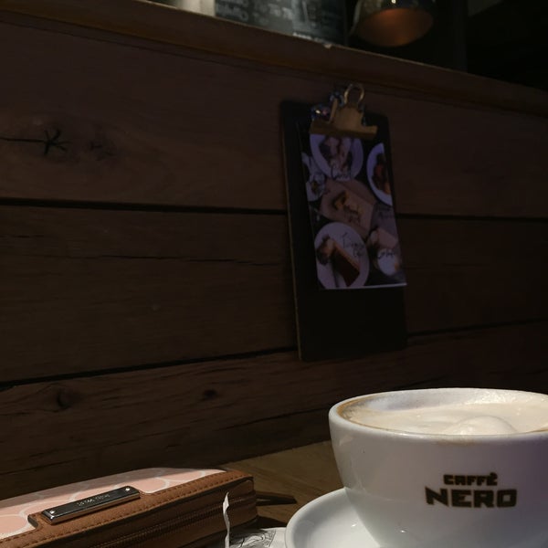 Photo prise au Caffè Nero par Farida S. le5/12/2018