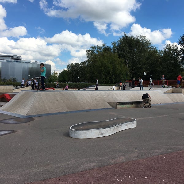 Скейт парк vans off the Wall