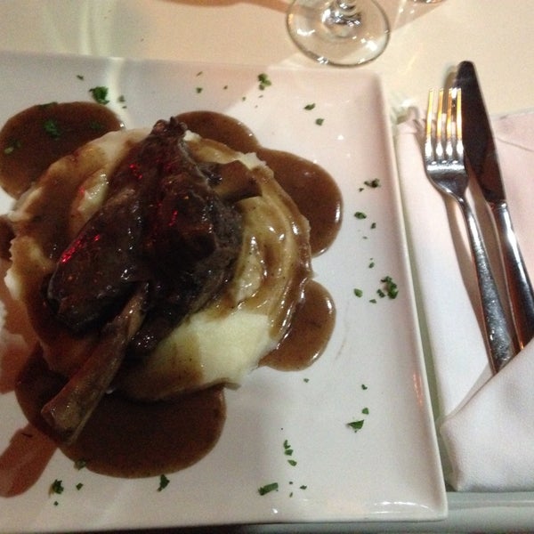Foto diambil di Giano Restaurant oleh Johnny S. pada 11/15/2013