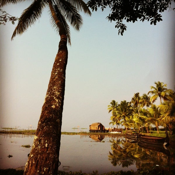 รูปภาพถ่ายที่ Kumarakom Lake Resort โดย hande เมื่อ 2/7/2013