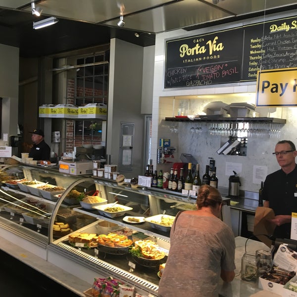 7/8/2018 tarihinde Don P.ziyaretçi tarafından Porta Via Italian Foods'de çekilen fotoğraf