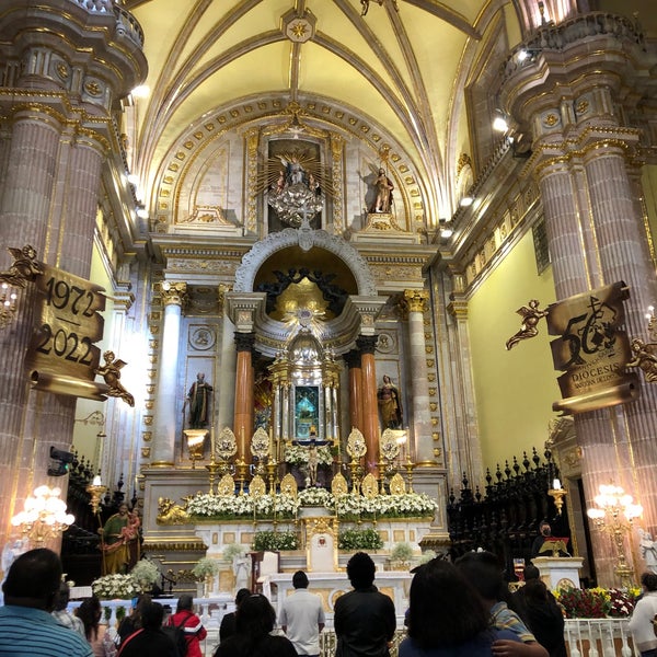 Photo taken at Basílica de la Virgen de San Juan de los Lagos by Furuya T. on 11/15/2021