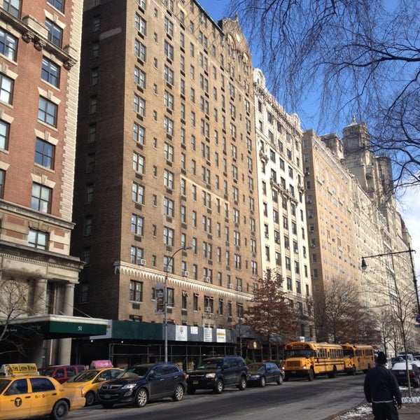 Foto tirada no(a) Excelsior Hotel NYC por P J. em 12/19/2013
