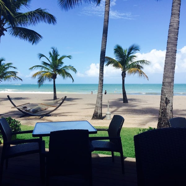 Photo prise au Sirena @ Courtyard by Marriott Isla Verde Beach Resort par Joana S. le11/23/2014