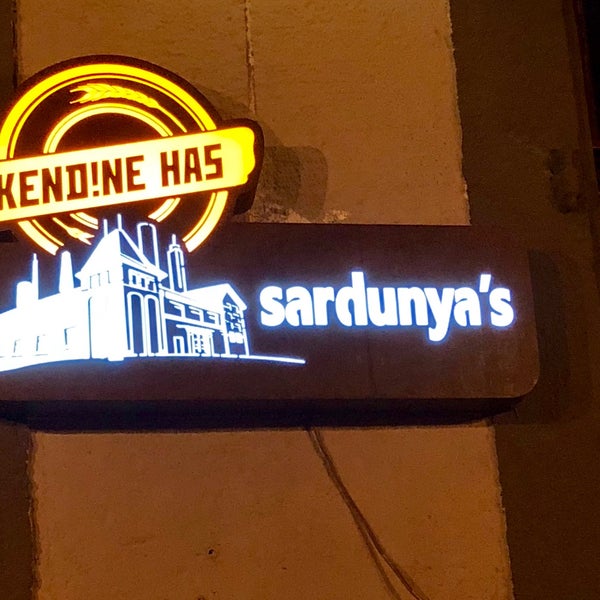 Foto tirada no(a) Sardunya&#39;s Brasserie Bomonti ve Şarap Evi por FV 👸 em 5/26/2018