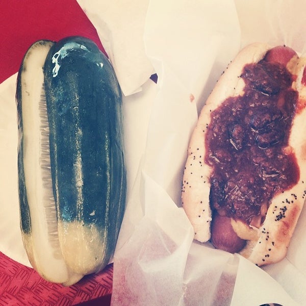 Foto scattata a Hot Dog Heaven da Rena O. il 2/11/2014