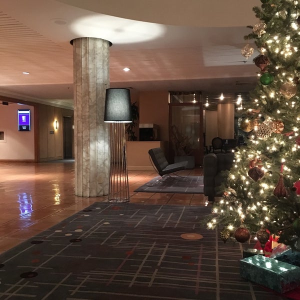 12/6/2016에 ✅ Kit O.님이 Washington Plaza Hotel에서 찍은 사진