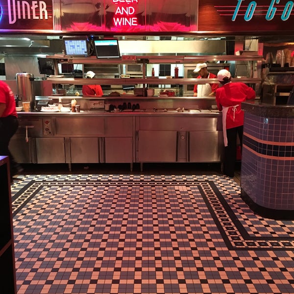 Photo taken at Silver Diner by ✅ Kit O. on 3/1/2017