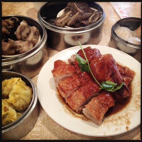 Das Foto wurde bei Canton House Chinese Restaurant von Christina R. am 11/4/2012 aufgenommen