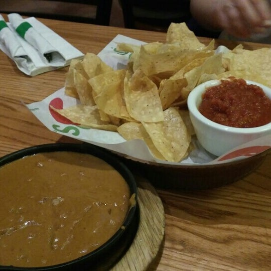 Photo taken at Chili&#39;s Grill &amp; Bar by Kim E. on 12/1/2015