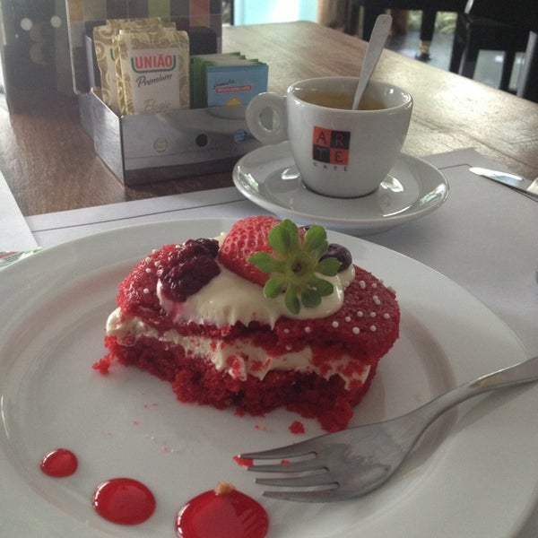 Photo taken at La Villa Café by Silvia Maria L. on 4/26/2014
