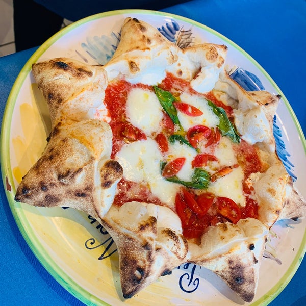 Foto tomada en Pizzeria da peppe Napoli Sta&#39;ca  por nabesan0209 el 5/9/2021