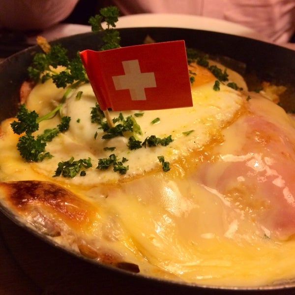 Foto scattata a Restaurant Brasserie Anker da Olena K. il 3/12/2014