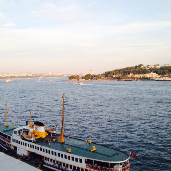 Das Foto wurde bei Galatalı Balık von Zeynep E. am 8/14/2015 aufgenommen