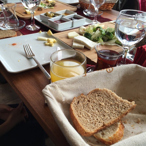 2/27/2016에 Mehmet A.님이 Cosy Wine &amp; Dine에서 찍은 사진