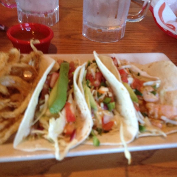 Photo taken at Chili&#39;s Grill &amp; Bar by Margarita A. on 11/1/2013
