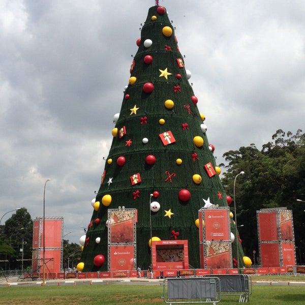 Árvore de Natal do Ibirapuera (Agora fechado) - Arte de Rua em Ibirapuera