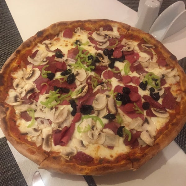 12/15/2015에 TC Orhan Nezih O.님이 Pizzaara İtalyan Cafe &amp; Restaurant에서 찍은 사진