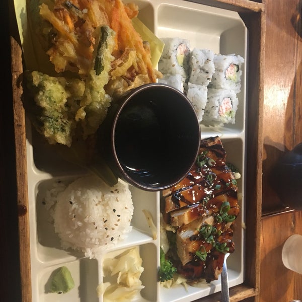 Foto diambil di Izumi Sushi oleh Sara pada 3/17/2019
