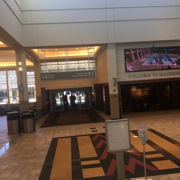 รูปภาพถ่ายที่ Dane County Regional Airport (MSN) โดย Sara เมื่อ 4/15/2019
