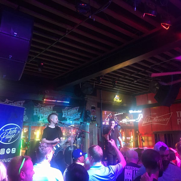 Foto tomada en Honky Tonk Central  por Sara el 7/21/2019