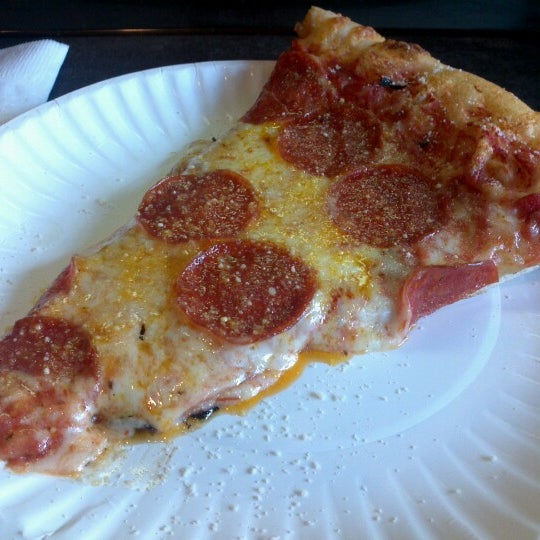 Foto diambil di Pizzeria Colore oleh Daniel R. pada 11/8/2012