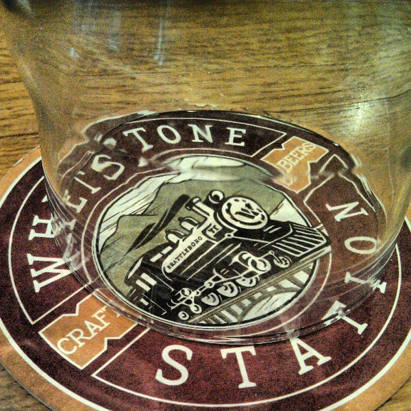 รูปภาพถ่ายที่ Whetstone Station Restaurant and Brewery โดย Marc M. เมื่อ 3/16/2013