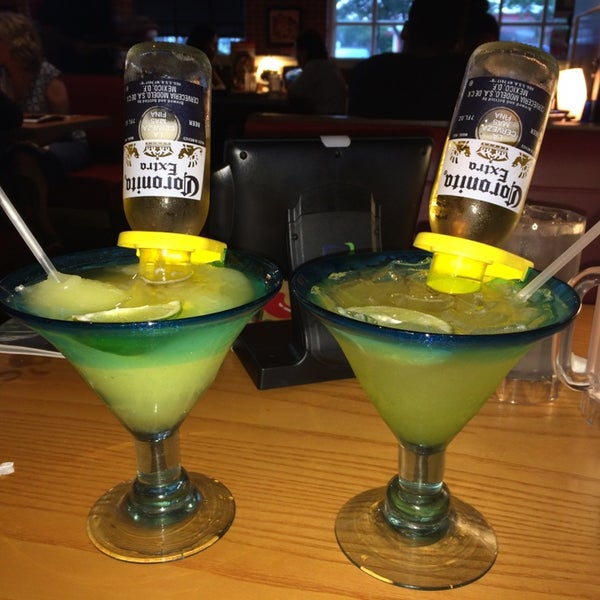 Photo taken at Chili&#39;s Grill &amp; Bar by Gelizita P. on 6/18/2014