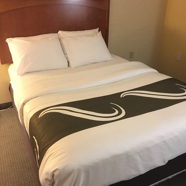 The hotel is situated in 5 minutes far from the Niagara Falls. Very good location and average both service, price and clean
