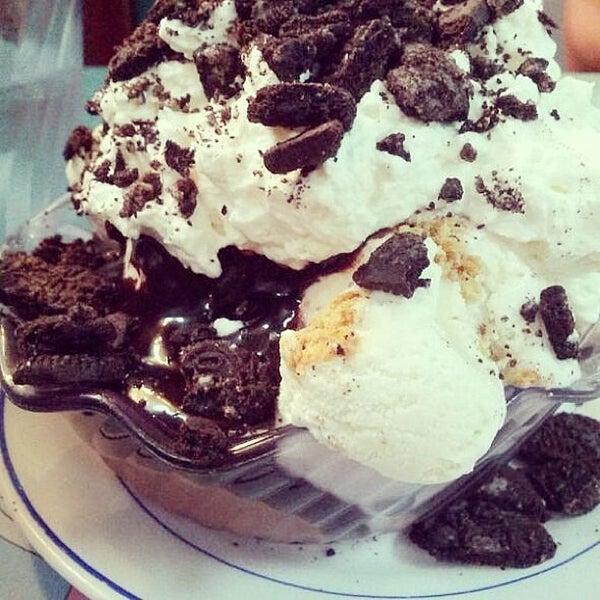Снимок сделан в Krisch&#39;s Restaurant &amp; Ice Cream Parlour пользователем Meg M. 6/26/2013