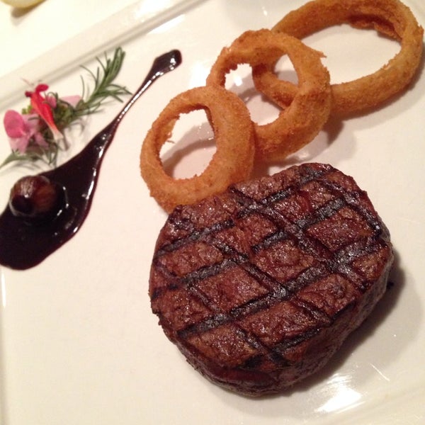 Foto tomada en Hamilton&#39;s Steak House  por Chris R. el 9/20/2013