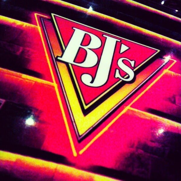 Foto tirada no(a) BJ&#39;s Restaurant &amp; Brewhouse por Brand O. em 3/5/2013