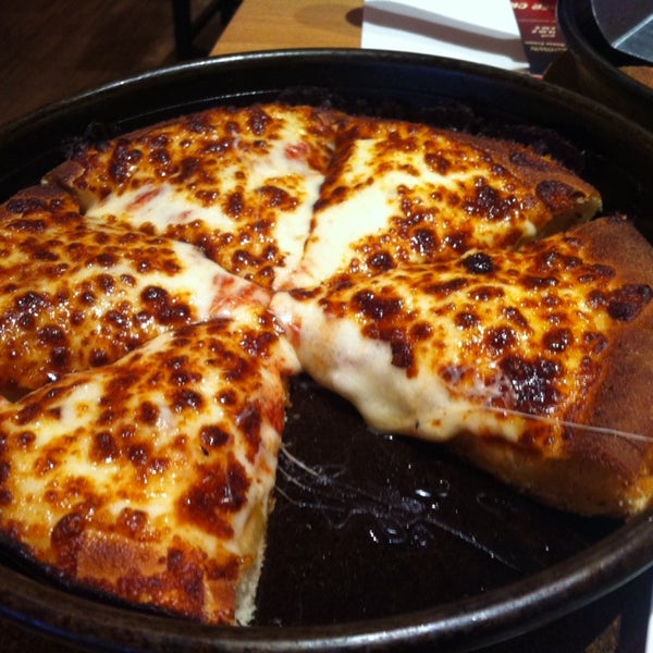 9/23/2013 tarihinde Steven E.ziyaretçi tarafından Pizza Hut'de çekilen fotoğraf