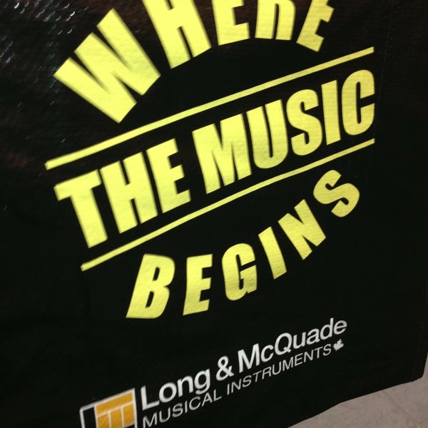 9/17/2013에 Nick P.님이 Long &amp; McQuade Musical Instruments에서 찍은 사진