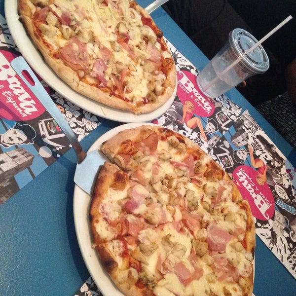 Foto tirada no(a) Brava Pizza &amp; Espuma por Johanna S. em 6/28/2015