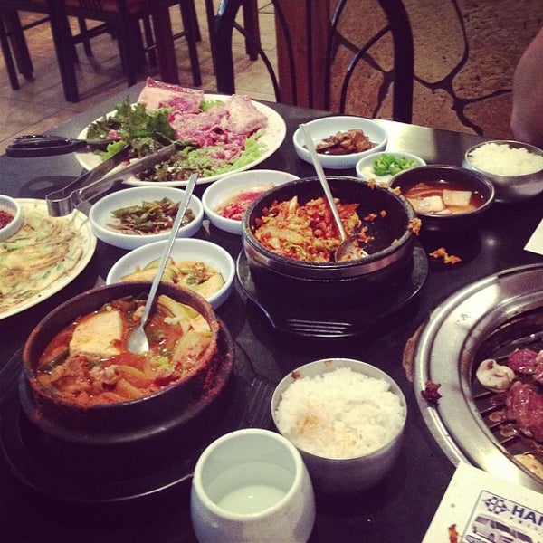 Foto scattata a Seorabol Korean Restaurant da Nhut Giuc T. il 7/18/2014