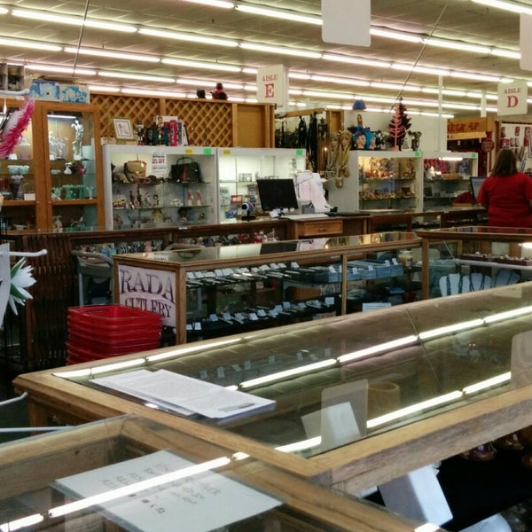 The Apple Tree Mall Arts & Crafts Store in Branson