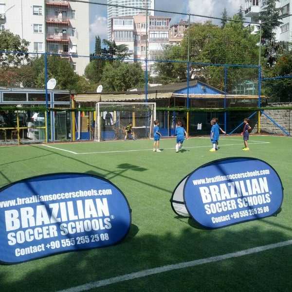 9/21/2013にHaluk K.がBrazilian Soccer Schools - Brezilyalı Gibi Oynaで撮った写真